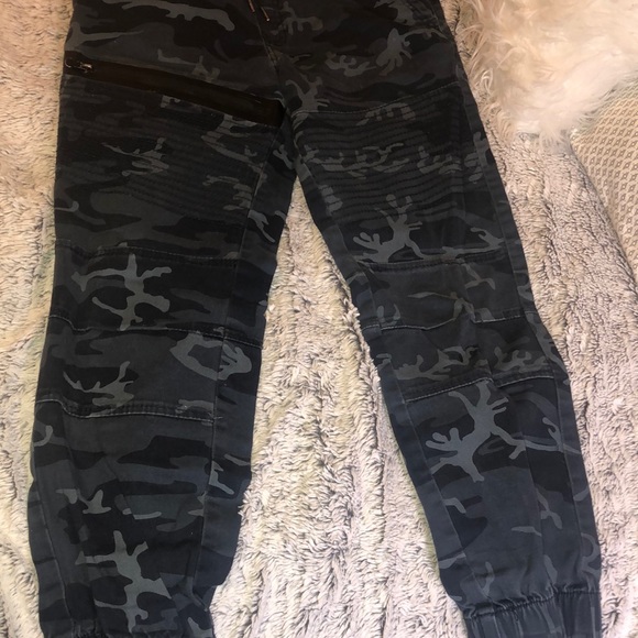 ‼️Dark blue camo joggers youth size L‼️ - Picture 2 of 5